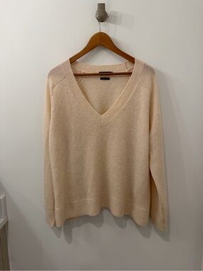 Biltmore Cashmere Women’s V-Neck Cream Ivory Sweater